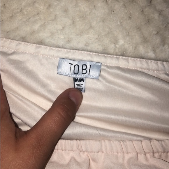 Tobi Flowy Strapless Crop Top - Picture 2 of 2